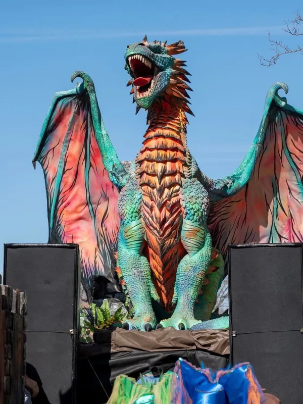 Dragón 3D de 3 metros para @valkyriasasociacion y su espectacular desfile de Carnaval.🐉🎉 Queréis ver el maki…