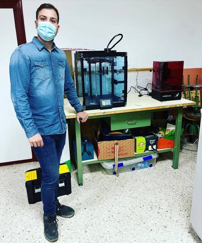 Hoy nos encontramos en Jerez de la Frontera instalando varias máquinas y un escáner 3D para el IES San Telmo…