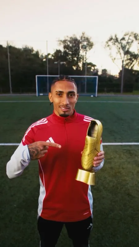 ¡Este es el trofeo 3D que hicimos para @adidas y raphinha !