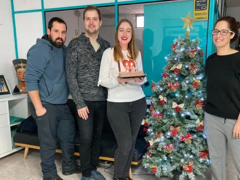 Hoy en el taller hemos celebrado el cumple de nuestra artista @nuria_albesa un día muy especial que no podía…