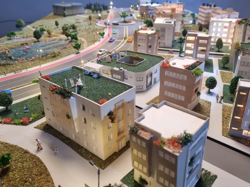 Hace unos meses hicimos una maqueta de 2,20m con todo lujo de detalle para Sanitas, en la maqueta se podian…
