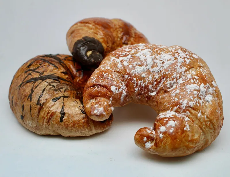 ¿Quién quiere un rico croissant impreso en 3D?😏 Una de las cosas que más nos gusta hacer son los trabajos re…