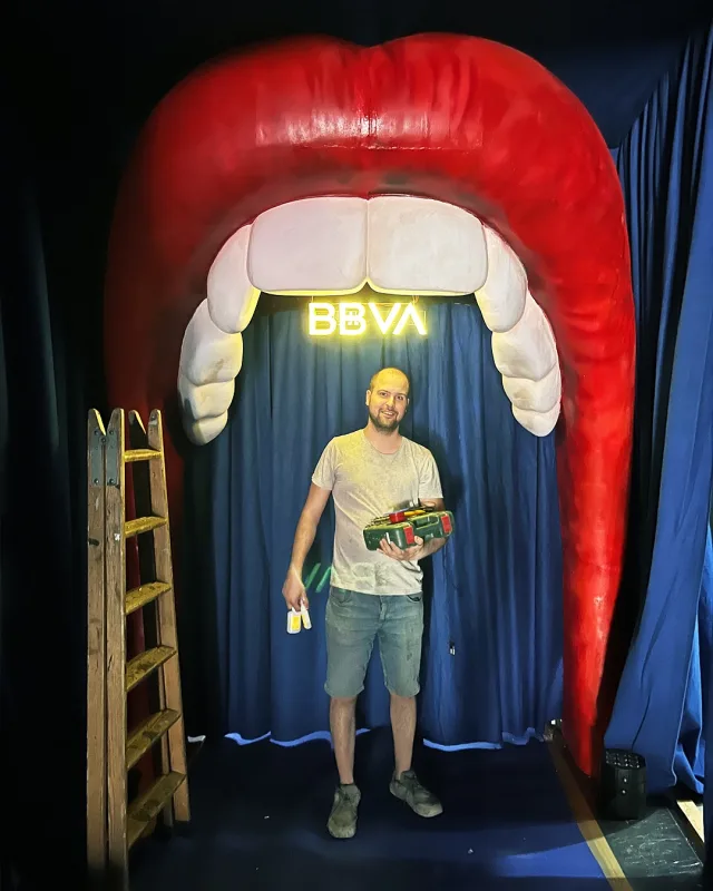 Boca gigante en 3D para LaCataWappaBBVA, el eventazo de @jordirocasan y @peldanyos junto a @bbva_espana 🍨💙 U…