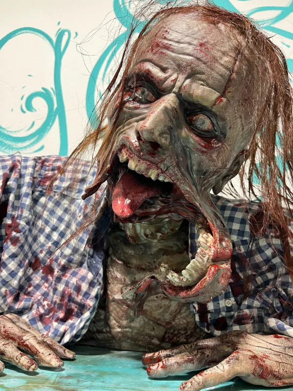 Algunos personajes y criaturas que hemos creado y criado en el taller para Halloween😱🎃💀