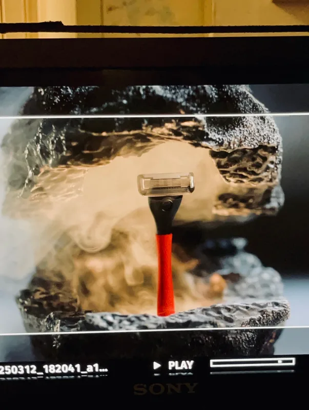 💥 Hemos creado este meteorito 3D para el anuncio en Argentina de Groomen, protagonizado por @chinodarin.