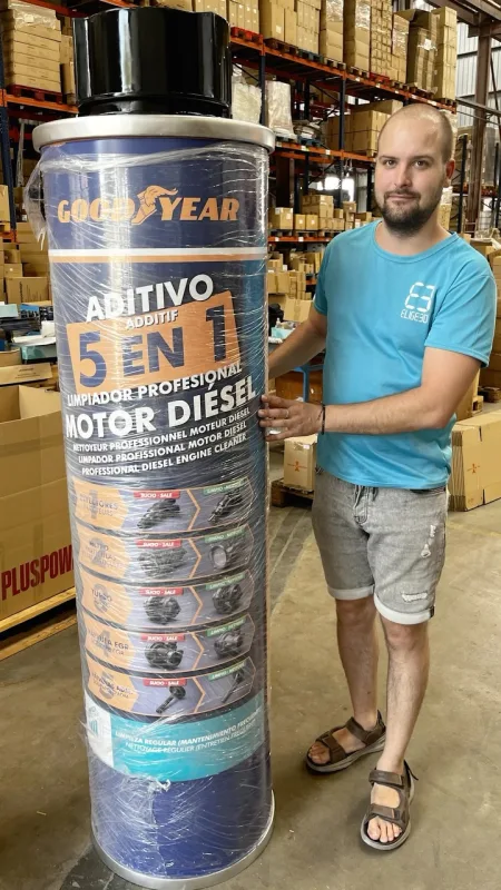 🔊SOUND ON!🔉 Postprocesado de nuestra nueva pieza: Bote aditivo limpiador GoodYear para motores, en modo giga…