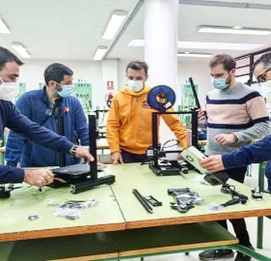 Nos encanta ver cómo muchos institutos y universidades se animan a adquirir impresoras 3D y formarse con nos…