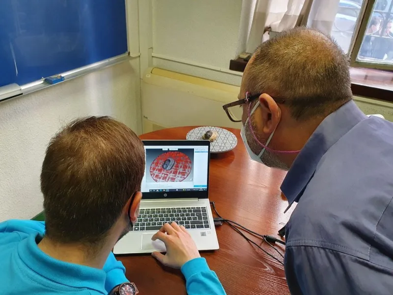 Ayer volvimos a visitar la Escuela Técnica Superior de Ingenieros de Minas y Energía de la Universidad Polit…