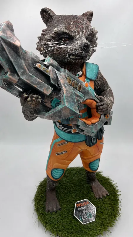 ¡Mira cómo dimos vida a este mini Rocket Raccoon personalizado!🚀🦝 Se trata de una pieza para nuestro amigo E…