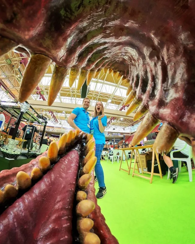 Mirad que pasada de foto nos hizo el grande de @cepheo con nuestro trex🤩!