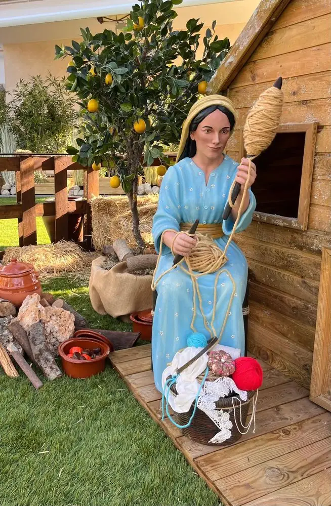 Hilandera — figura de belén de gran formato