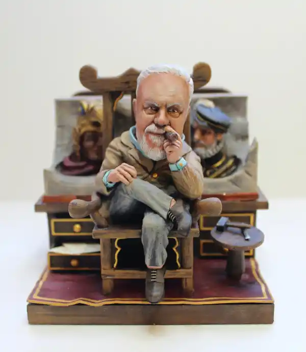 figura de resina el director